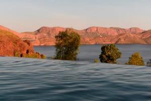 Infinity Pool - Lake Argyle Caravan Park 