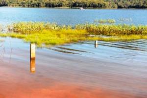 A couple of sign warning not camping this close to the lake edge